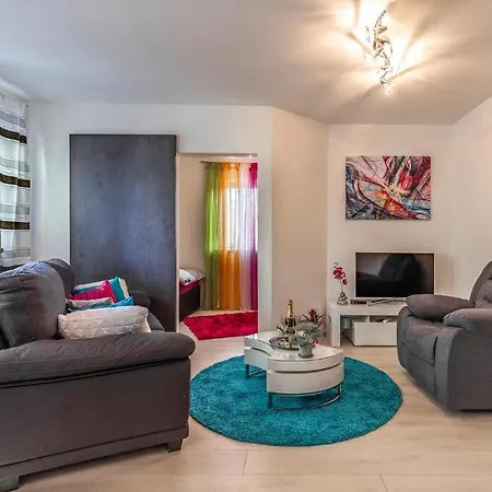Cozy In With Wifi Apartment