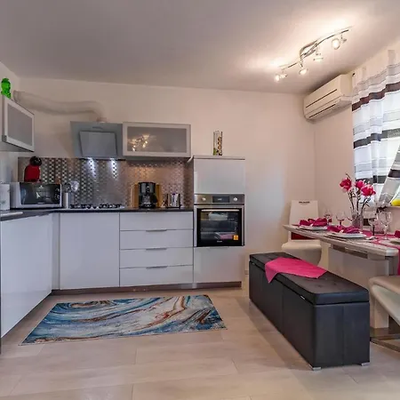 דירה 2 Bedroom Beautiful In *
