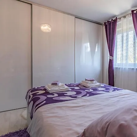 2 Bedroom Beautiful In *