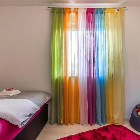 2 Bedroom Beautiful In דירה *